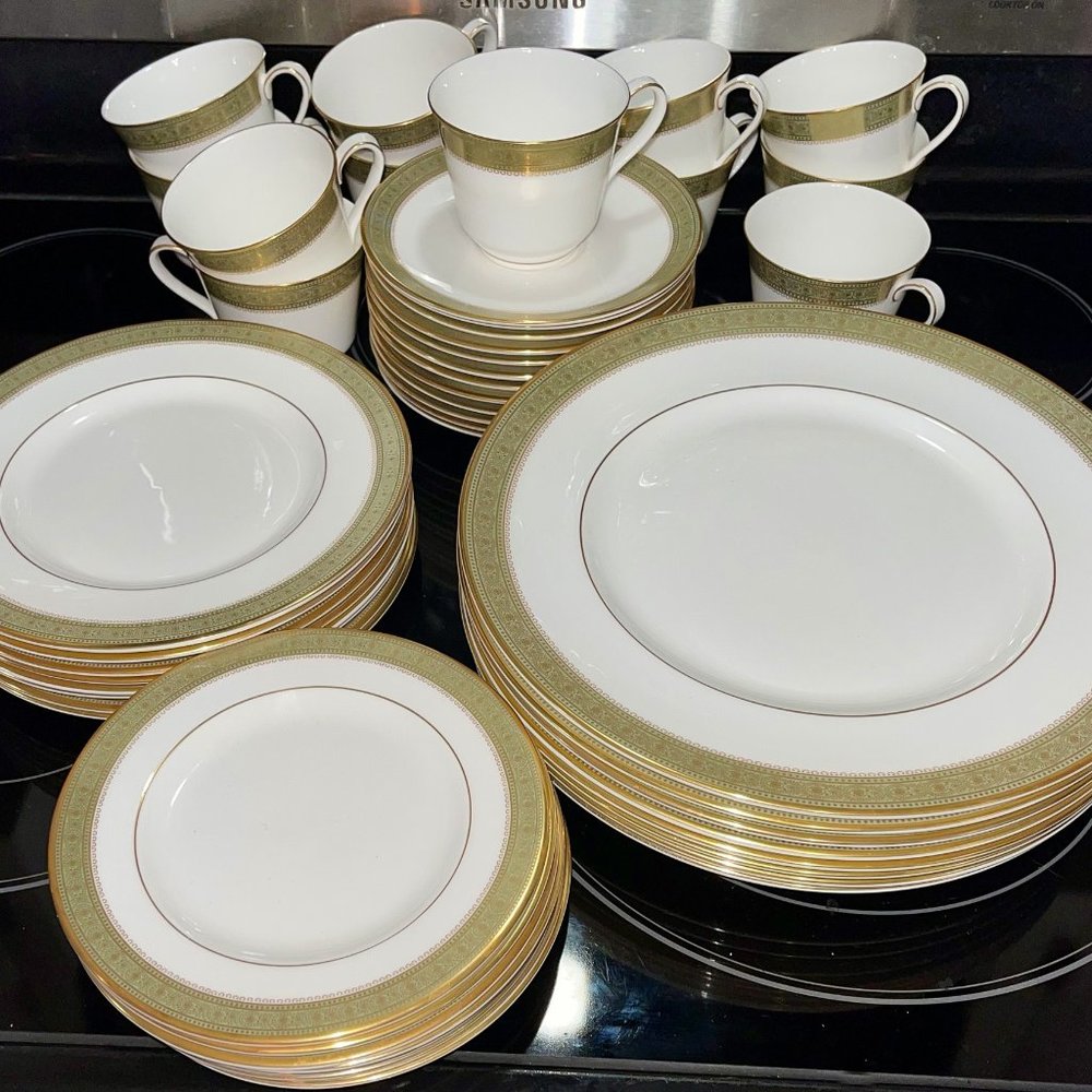 Royal Doulton "Belvedere" Bone China Dinnerware Set